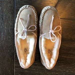 brand new ugg dakota slippers